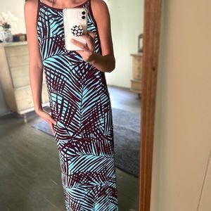 NWT. 🌹 The Limited Maxi Dress . Size M